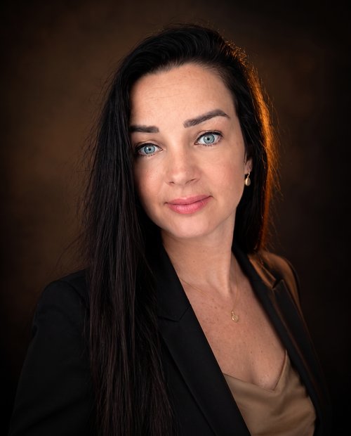 Portrait of Mia Trumpus, founder and creative director of Mia Visuals